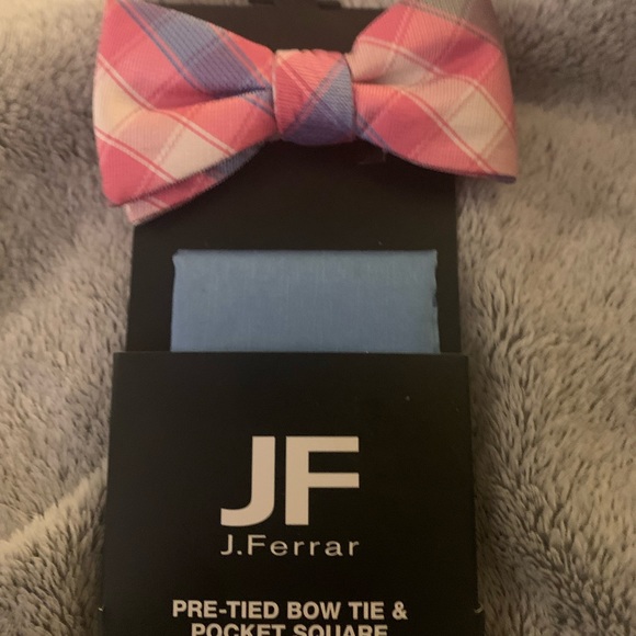 NWT JF Ferrar Pretied Bow Tie and Pocket Square - Picture 2 of 13